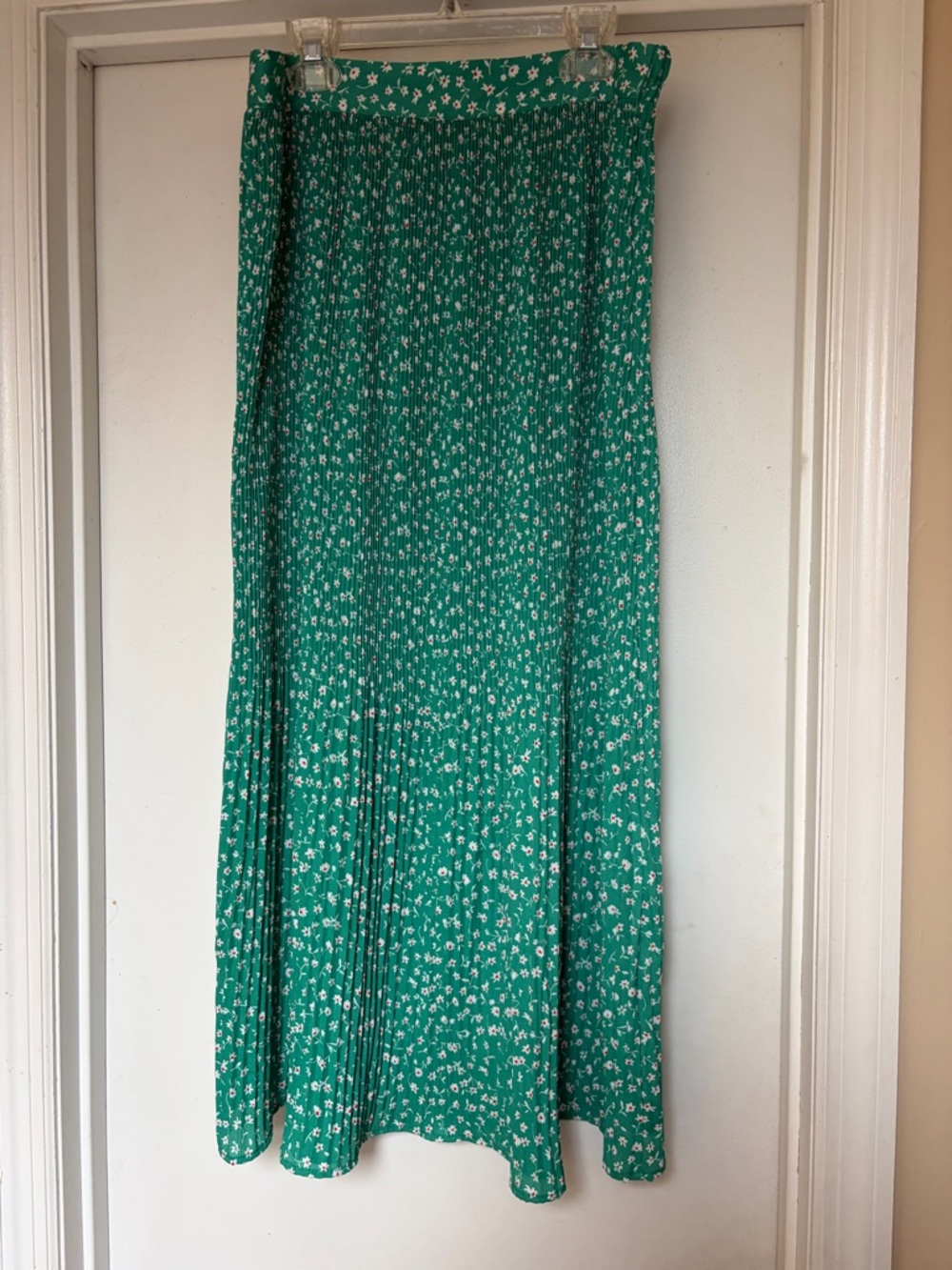 Zara Green Midi Skirt with White Floral Print